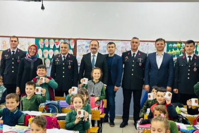 KOMUTAN ÖZDEMİR, ÖĞRENCİLERİN MEKTUPLARINI KARŞILIKSIZ BIRAKMADI
