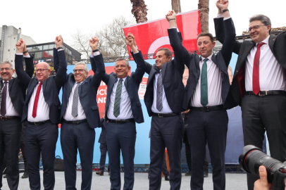 ÖZGÜR ÖZEL BANDIRMA’DA AKIN VE MİRZA İÇİN OY İSTEDİ