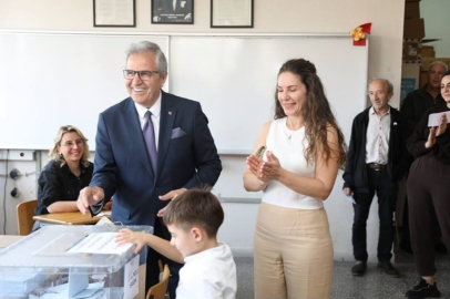DURSUN MİRZA AİLESİYLE BİRLİKTE OYUNU KULLANDI