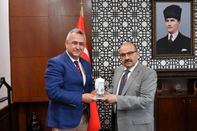 SEMİZEL’DEN USTAOĞLU’NA SUSURLUK PLAKETİ