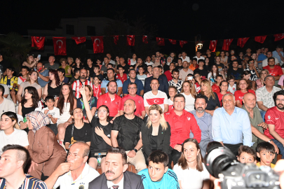 BALIKESİR HALKI GALİBİYET COŞKUSUNU HEP BİRLİKTE YAŞADI