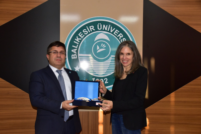 ABD İSTANBUL BAŞKONSOLOSU BALIKESİR ÜNİVERSİTESİ'Nİ ZİYARET ETTİ