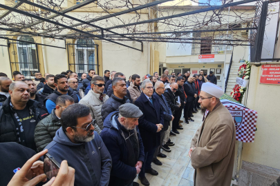 BANDIRMALI ÜNLÜ DAVULCU AHMET İZGİ SON YOLCULUĞUNA UĞURLANDI