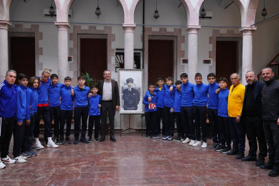 BAŞKAN ERGİN, ARMUTÇUKSPOR’UN GENÇ YETENEKLERİYLE BULUŞTU