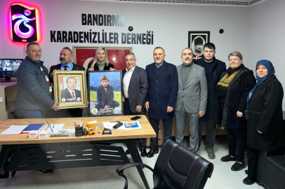 AK PARTİ BANDIRMA’DAN KARADENİZLİLER DERNEĞİ’NE HEDİYE