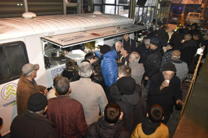 DURSUNBEY’DE VATANDAŞLARA SICAK SALEP İKRAMI