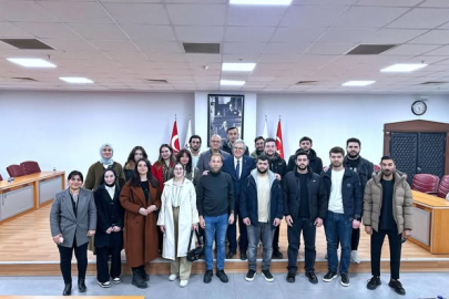 BAŞKAN MİRZA, YEREL YÖNETİMLER ÖĞRENCİLERİYLE BULUŞTU