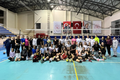 ERDEK’TE KADINLAR GÜNÜ SPORLA KUTLANDI