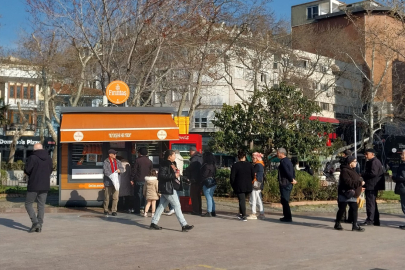 BANDIRMA’DA UYGUN FİYATLI PİDE İÇİN UZUN KUYRUKLAR OLUŞTU