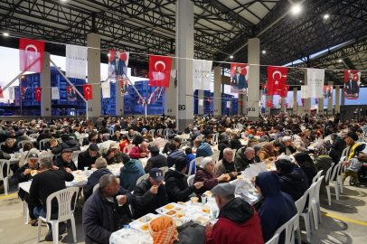 ERGİN, ORUCUNU AYVALIKLILARLA AÇTI 