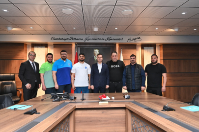 AHMET AKIN’DAN ŞAMPİYONLUK İÇİN DEV HAMLE