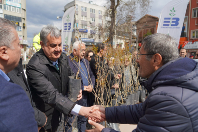 EDREMİT BELEDİYESİ’NDEN ORMAN HAFTASI’NDA ÜCRETSİZ FİDANI DAĞITIMI
