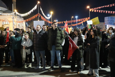 BANDIRMA’DA ÜNİVERSİTELİLERDEN İMAMOĞLU’NA DESTEK EYLEMİ