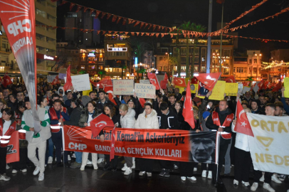 BANDIRMALILAR “ÖZGÜRLÜK VE DEMOKRASİ” İÇİN YÜRÜDÜ