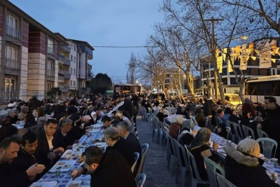 ALTIEYLÜL’DE 4 BİN 500 KİŞİ İFTAR BEREKETİNİ PAYLAŞTI