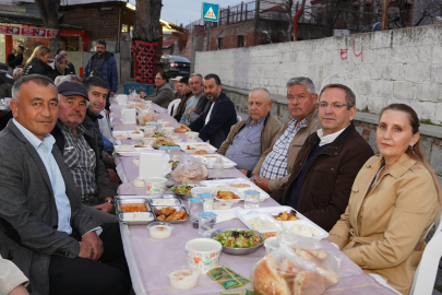 BAŞKAN ERGİN VE EŞİ, BAĞYÜZÜ’NDE İFTAR SOFRASINA MİSAFİR OLDU