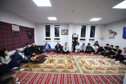 VALİ USTAOĞLU ÖĞRENCİLERLE İFTAR SOFRASINDA BULUŞTU