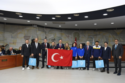 BAŞKAN AKIN, BÜYÜKŞEHİR’İN SPORCULARINI AĞIRLADI