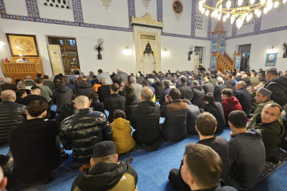 KADİR GECESİNDE CAMİLER DOLUP TAŞTI