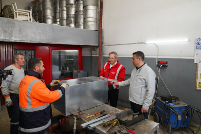 AYVALIK BELEDİYESİ, KENDİ ÇÖP KONTEYNERLERİNİ ÜRETİYOR