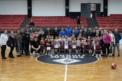 BORDO BASKETBOL’UN YILDIZLARI MİNİK SPORCULARLA BULUŞTU