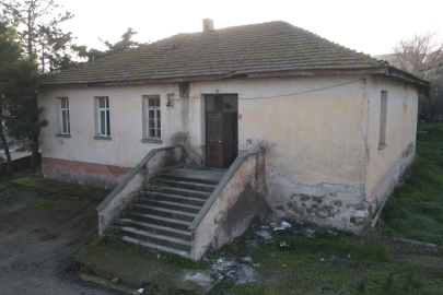 OKUL BİNASI HARABEYE DÖNDÜ