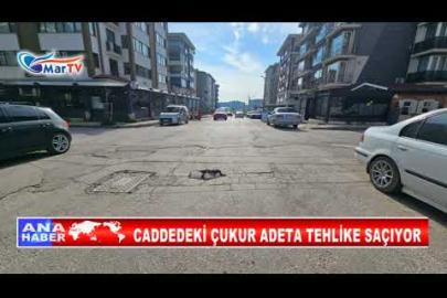 CADDEDEKİ ÇUKUR ADETA TEHLİKE SAÇIYOR