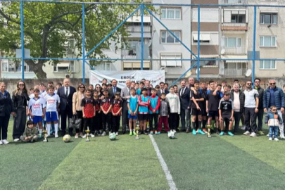 MİNİK FUTBOLCULARA KUPALARI VERİLDİ