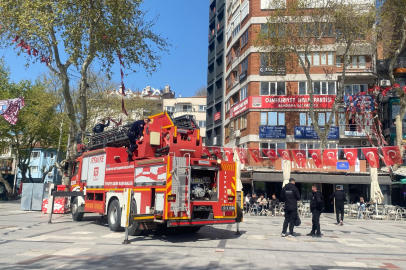 BANDIRMA 23 NİSAN İÇİN TÜRK BAYRAKLARIYLA DONATILDI