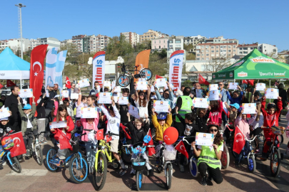MİNİK PEDALLAR 23 NİSAN COŞKUSUYLA BANDIRMA SAHİLİ’NDE BULUŞTU