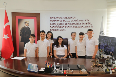 BURHANİYE’DE KOLTUK BİR GÜNLÜĞÜNE MİNİK BAŞKANIN