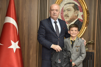BAŞKAN BAHÇAVAN, 23 NİSAN’DA KOLTUĞUNU MİNİK BAŞKANA DEVRETTİ