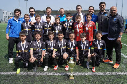23 NİSAN TURNUVASI’NIN ŞAMPİYONU BALIKESİR BÜYÜKŞEHİR OLDU