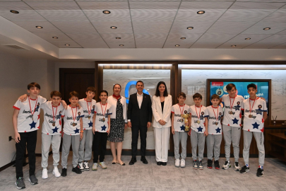BAŞKAN AKIN'DAN BANDIRMALI ŞAMPİYON SPORCULARA TEBRİK