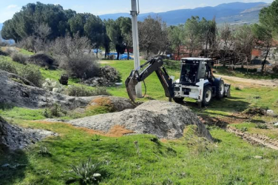 BİGADİÇ SALMANLI’DA YOL ÇALIŞMALARI HIZ KESMEDEN SÜRÜYOR