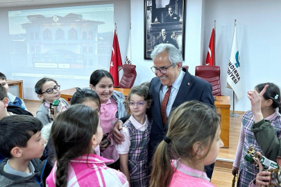 BANDIRMALI MİNİK ÖĞRENCİLERE YEREL YÖNETİM ANLATILDI
