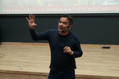 AHMET ŞERİF İZGÖREN BANDIRMA’DA GENÇLERLE BULUŞTU