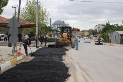 GÖNEN BELEDİYESİ’NDEN YOL VE KALDIRIM ATAĞI