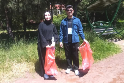 ÜNİVERSİTELİ GENÇLERDEN ÖRNEK DAVRANIŞ