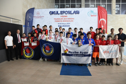 GENÇ YÜZÜCÜLER BALIKESİR’DE MADALYA İÇİN YARIŞTI
