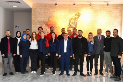 ALTIEYLÜL'ÜN SPOR KOMPLEKSİ MODERN YÜZÜYLE HİZMETTE