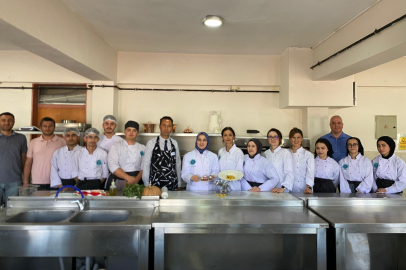 KAYMAKAM ÖZAY’A SINDIRGI MYO’DA MUTFAKTA WORKSHOP DENEYİMİ