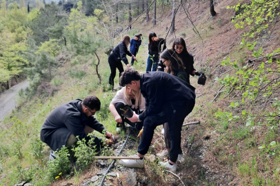 BURHANİYE’DE ÜNİVERSİTELİ GENÇLER DOĞAYA NEFES OLDU
