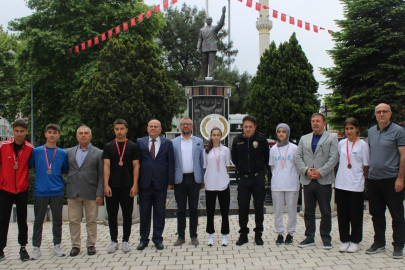 SUSURLUK’TA GENÇ KOŞUCULAR MADALYALARINA KAVUŞTU