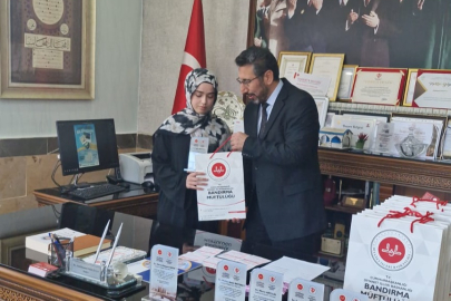 UMRE ÖDÜLLÜ BİLGİ YARIŞMASINDA DERECEYE GİRENLER ÖDÜLLENDİRİLDİ