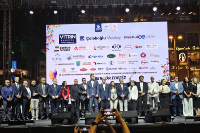 Kuşcenneti Festival Sponsorlarına Plaket Takdimi