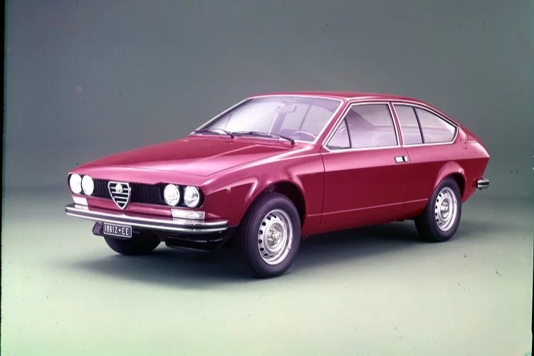 Alfa Romeo iki efsanevi modelin yıl dönümünü kutluyor