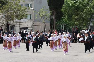 Bandırma’nın öğrencilerinden 23 Nisan gösterisi