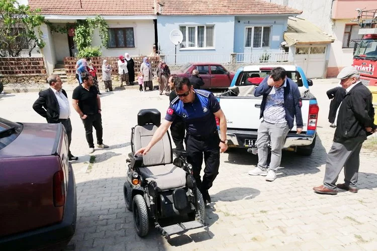 Bilecik Pazaryeri'nde tekerlekli sandalyeler sahiplerine ulaştırılıyor
