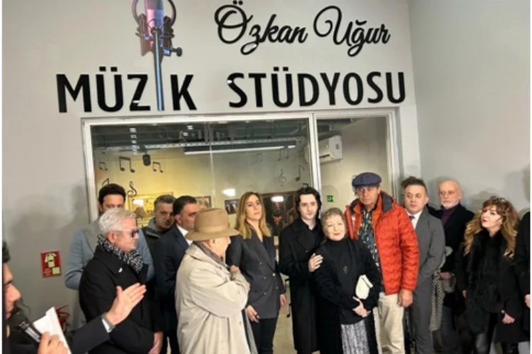 Özkan Uğur Müzik Stüdyosu İstanbul'da açıldı